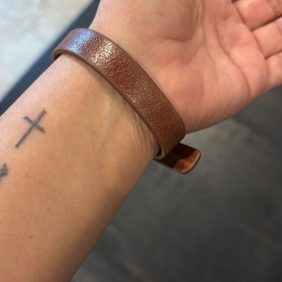 FOSSIL ANTIQUE SILVER TONE KEY BROWN LEATHER CUFF BRACELET - Picture 4 of 5